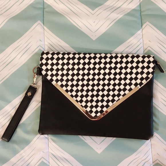 🆕 Black + White Clutch - Picture 1 of 3